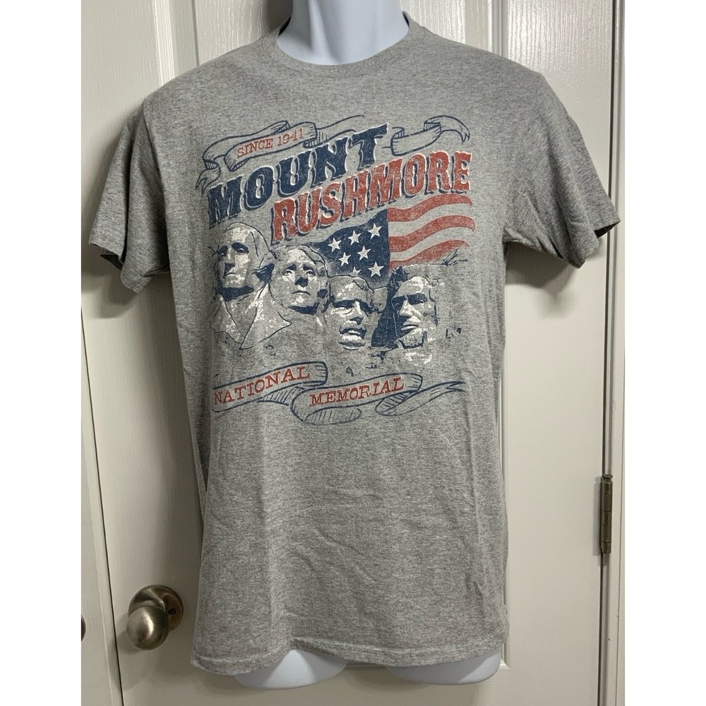 Mount Rushmore National Memorial Patriotic T-shirt size Small